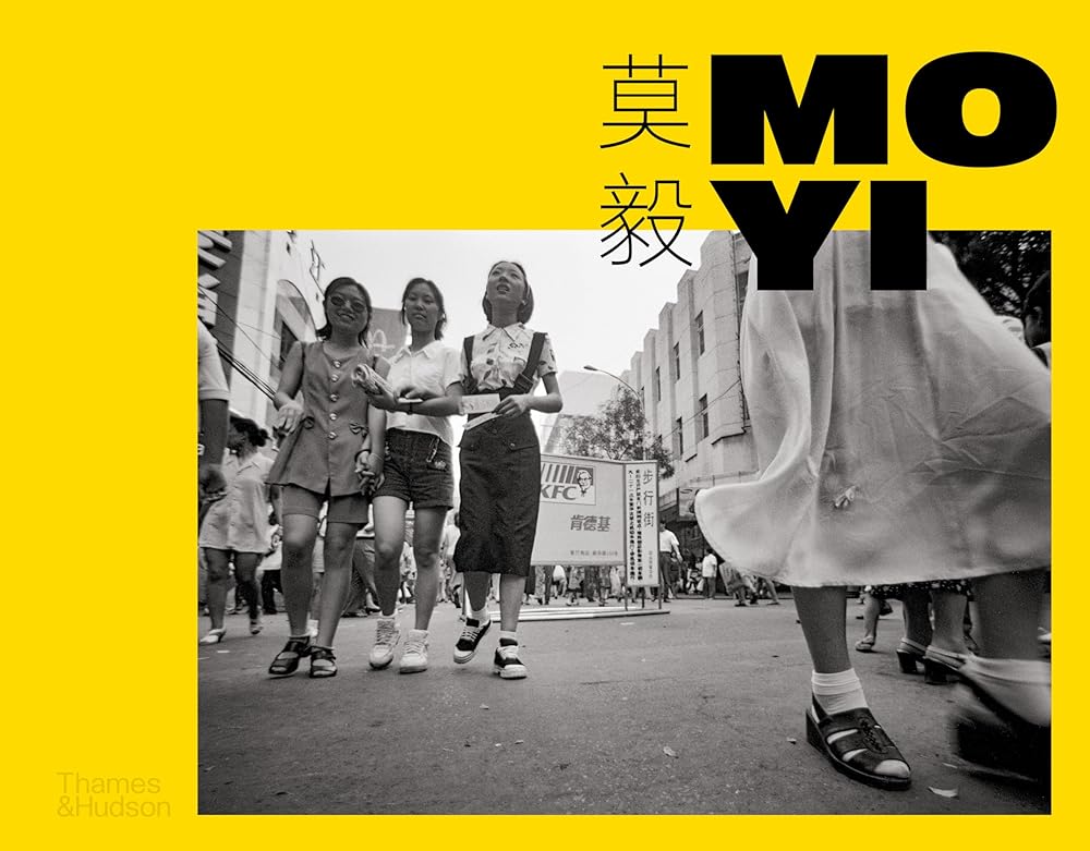 Mo Yi: Selected Photographs 1988-2003 cover image